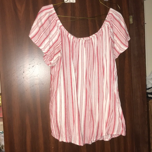 Tops - can wear off/on the shoulder